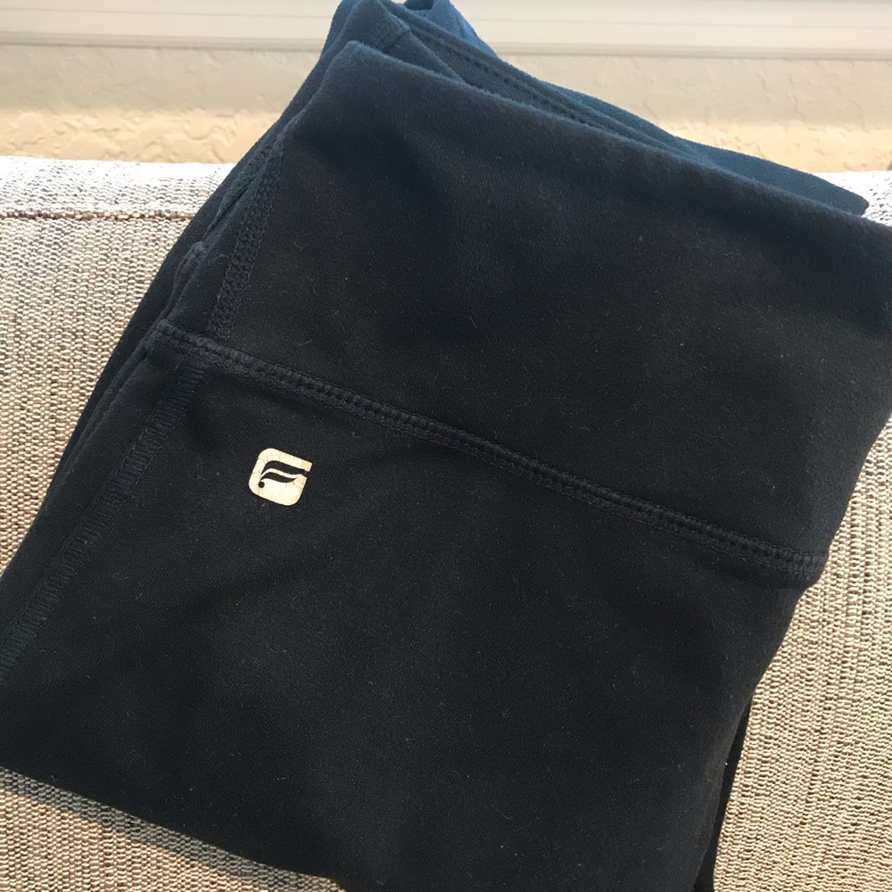 Fabletics 3/4 compression workout pants